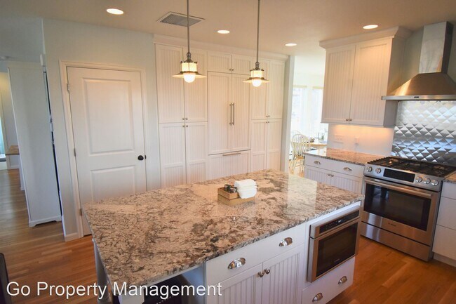 Building Photo - 2 br, 2 bath House - 5037 Eldridge Street