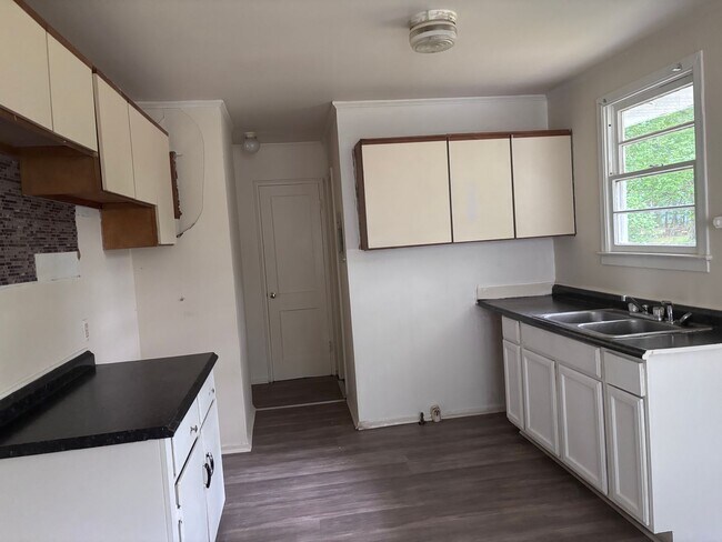 Foto del edificio - 2317 Briarfield Rd