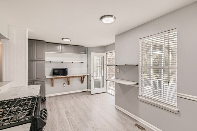 Foto del edificio - 757 Cedarcrest Road, Dallas, GA, 30132