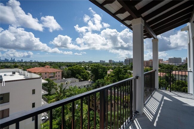 Building Photo - 1091 Galiano St