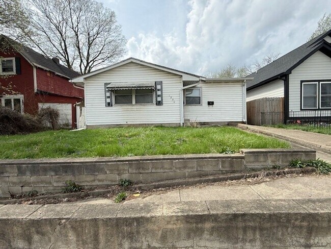 Foto del edificio - LARGE 4BR ONE LEVEL HOME WITH A GREAT FLOORPLAN.  TONS OF SPACE!