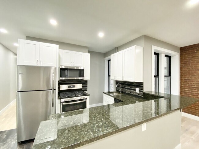 Foto del edificio - 382-384 Wadsworth Ave
