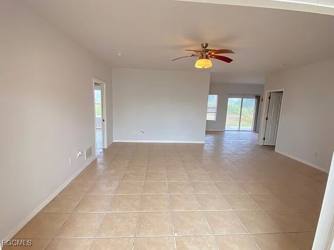 Foto del edificio - 428 Chamonix Ave S