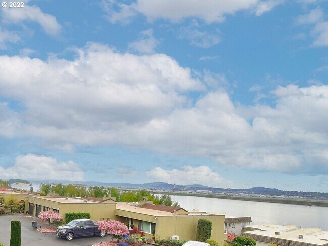 Foto del edificio - 6900 SE Riverside Dr
