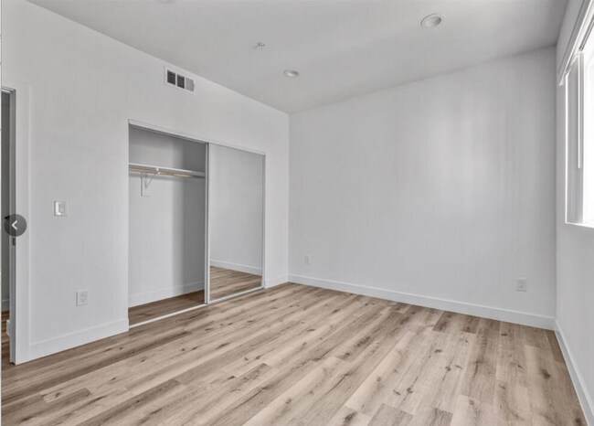 Foto del edificio - 4643 1/2 W. 18th