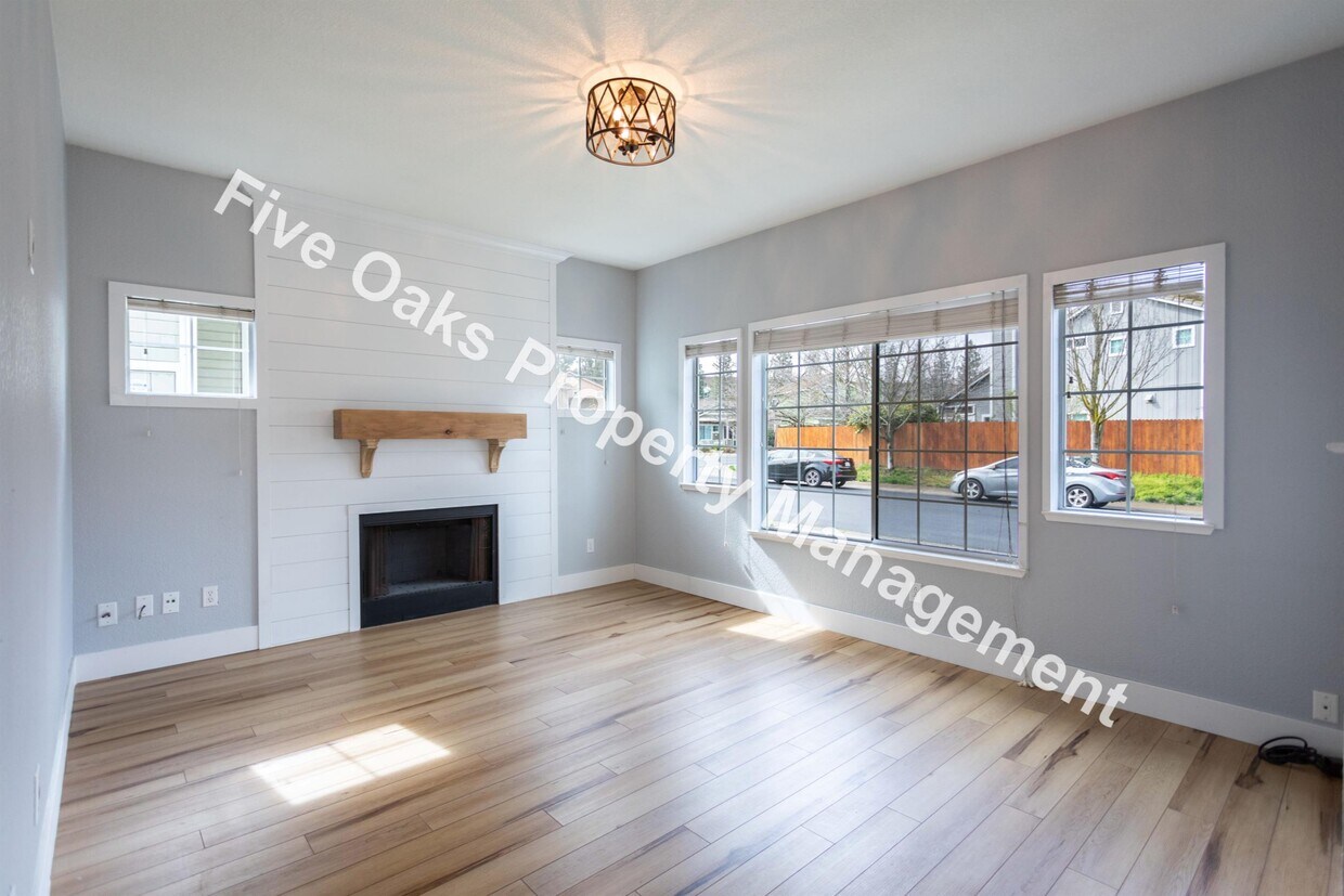 Primary Photo - 412 Parker Dr
