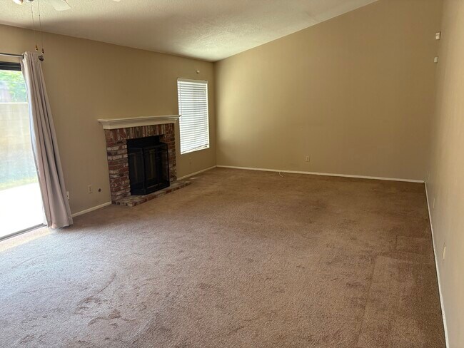 Foto del edificio - 7562 Coyote Creek Ct