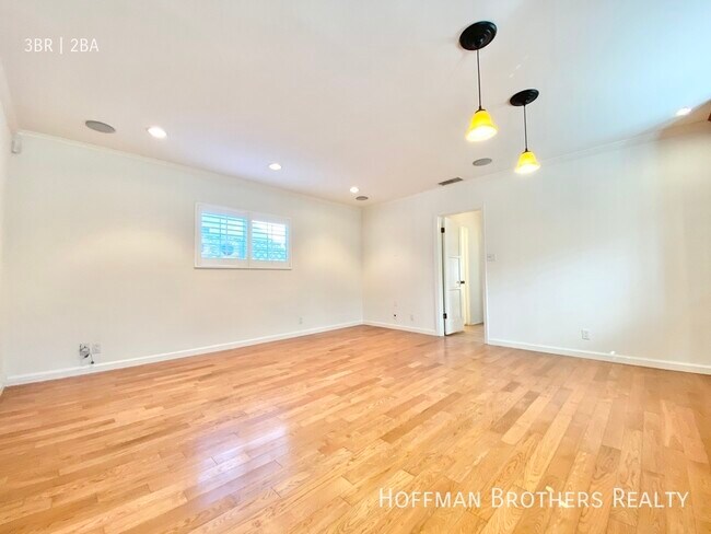 Building Photo - 4162 Alla Rd