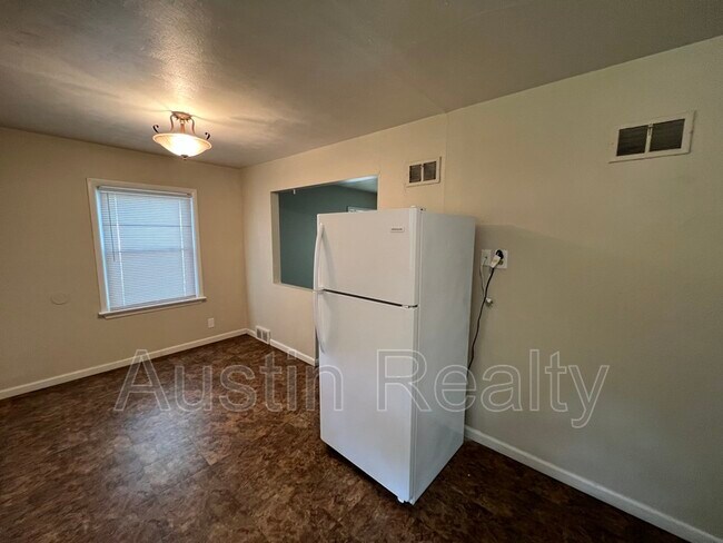 Building Photo - 8641 Kathlyn Dr