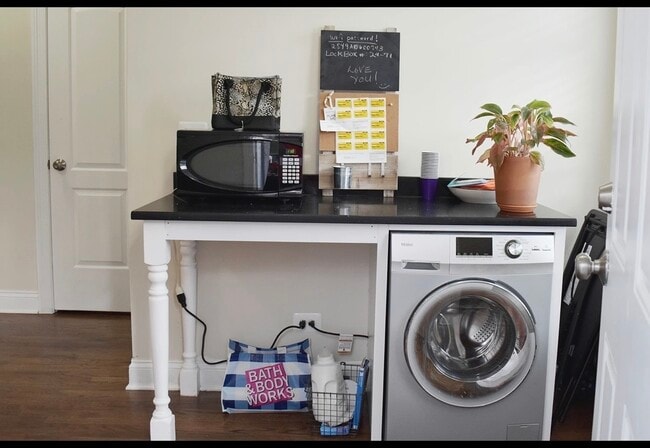 Foto del edificio - 3819 N Greenview Ave