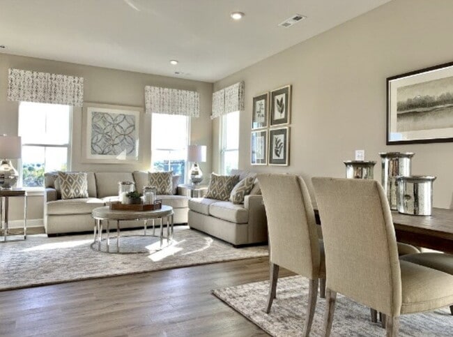 Building Photo - 3 Bedroom, 2.5 Bath End Unit Townhome on C...