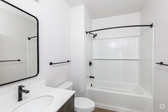 1BR, 1BA - The Willard - 875SF - Bathroom - The Pike Apartments