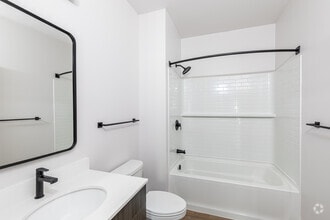 1BR, 1BA - The Willard - 875SF - Bathroom - The Pike Apartments