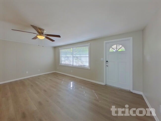 Foto del edificio - 8589 Lantana Dr