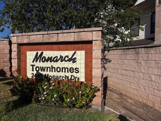 Building Photo - 2445 Monarch Dr