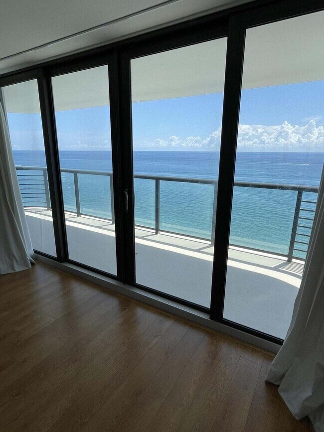 Building Photo - 250 S Ocean Blvd