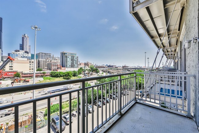 Building Photo - 1 br, 1 bath Condo - 770 W Gladys Ave Apt 407