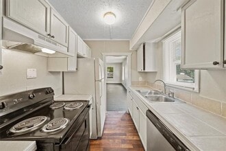 Building Photo - 2015 E 81 St