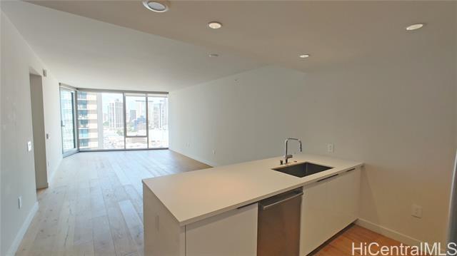 Building Photo - 1001 Queen St