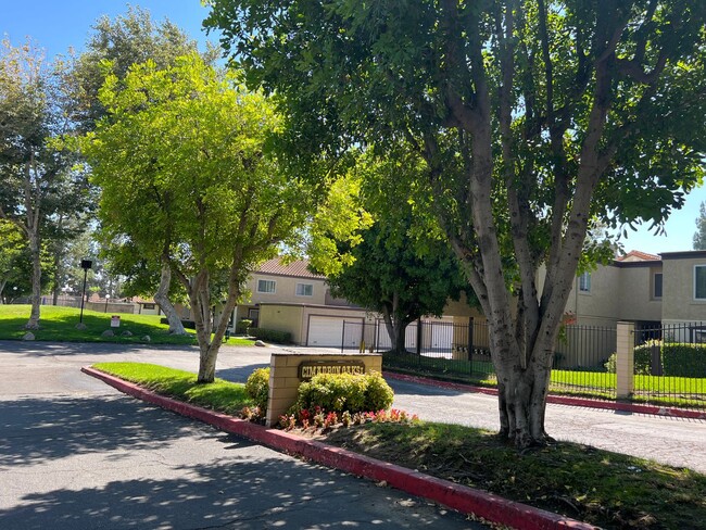 Foto del edificio - Fully updated condo in Montclair with complex amenities