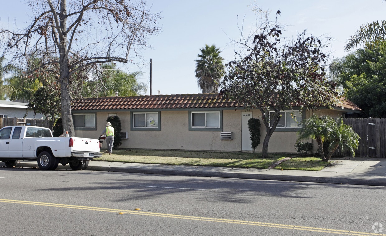 811 E Washington Ave, Escondido, CA 92025 Apartments in Escondido, CA