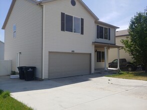 Building Photo - 1093 W 300 S
