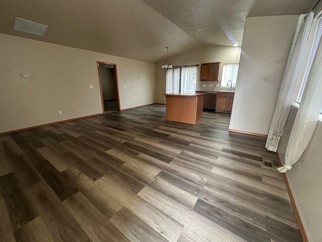 Foto del edificio - 3 bed, 2 bath house in Cheney