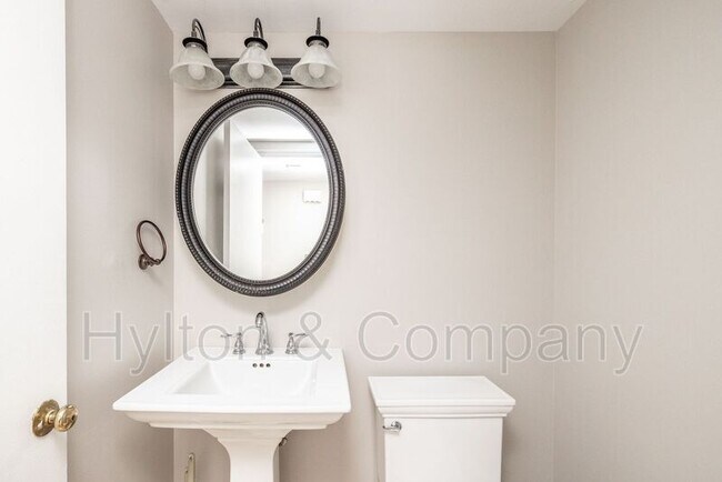Foto del edificio - 218 Newstead Dr