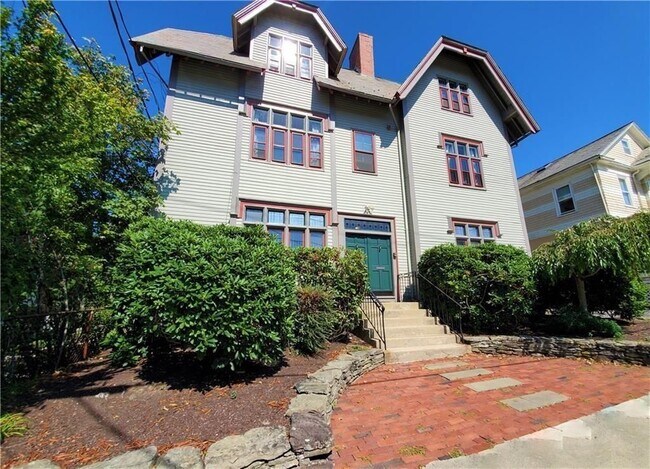 Foto del edificio - 28 Narragansett Ave