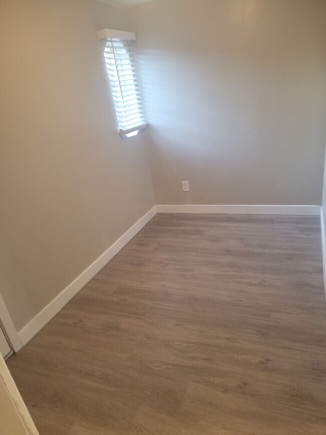 Building Photo - 3525 S 1100 E
