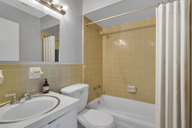 Baño limpio - Valor Pointe Apartments