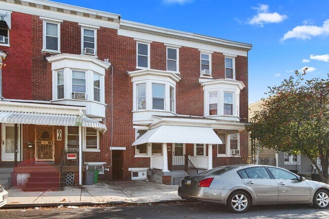 Building Photo - Charming 5 bedroom, 1.5 bath in York City.