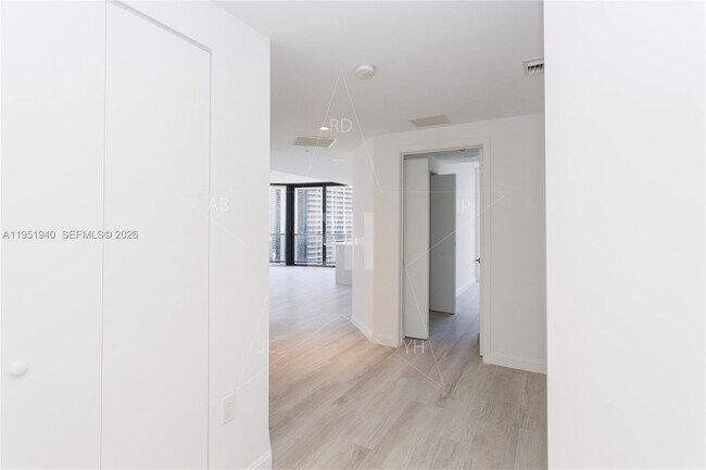 Foto del edificio - 45 SW 9th St