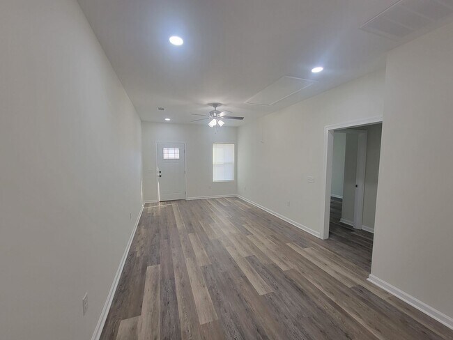 Foto del edificio - 2122 Circular Dr