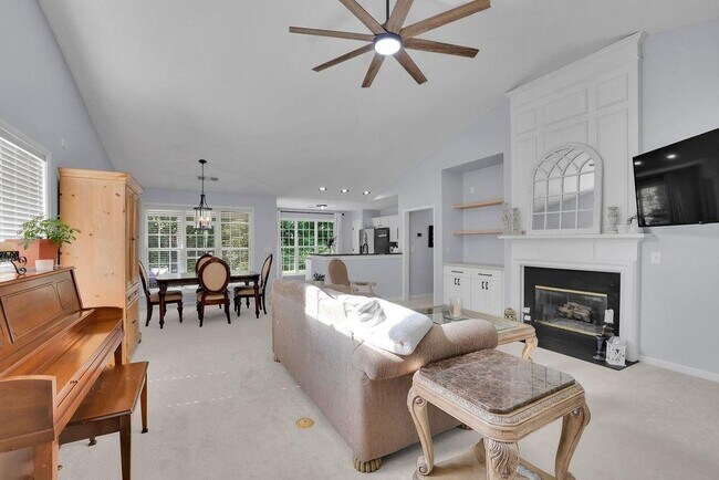 Foto del edificio - 6760 Waveland Dr