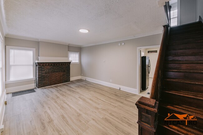 Foto del edificio - 2072 Indianola Ave