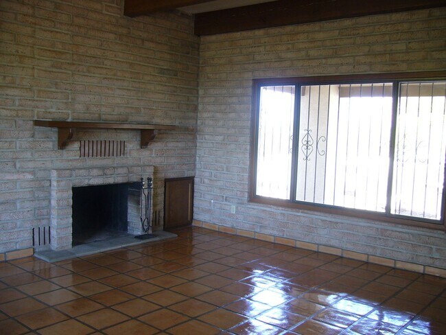Foto del edificio - 5310 N Camino Real