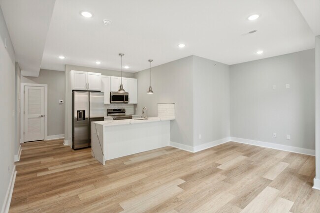 Building Photo - 2120 Berges St