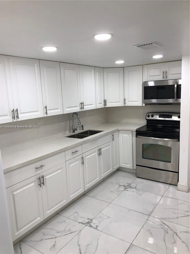 Foto del edificio - 1555 W 44th Pl