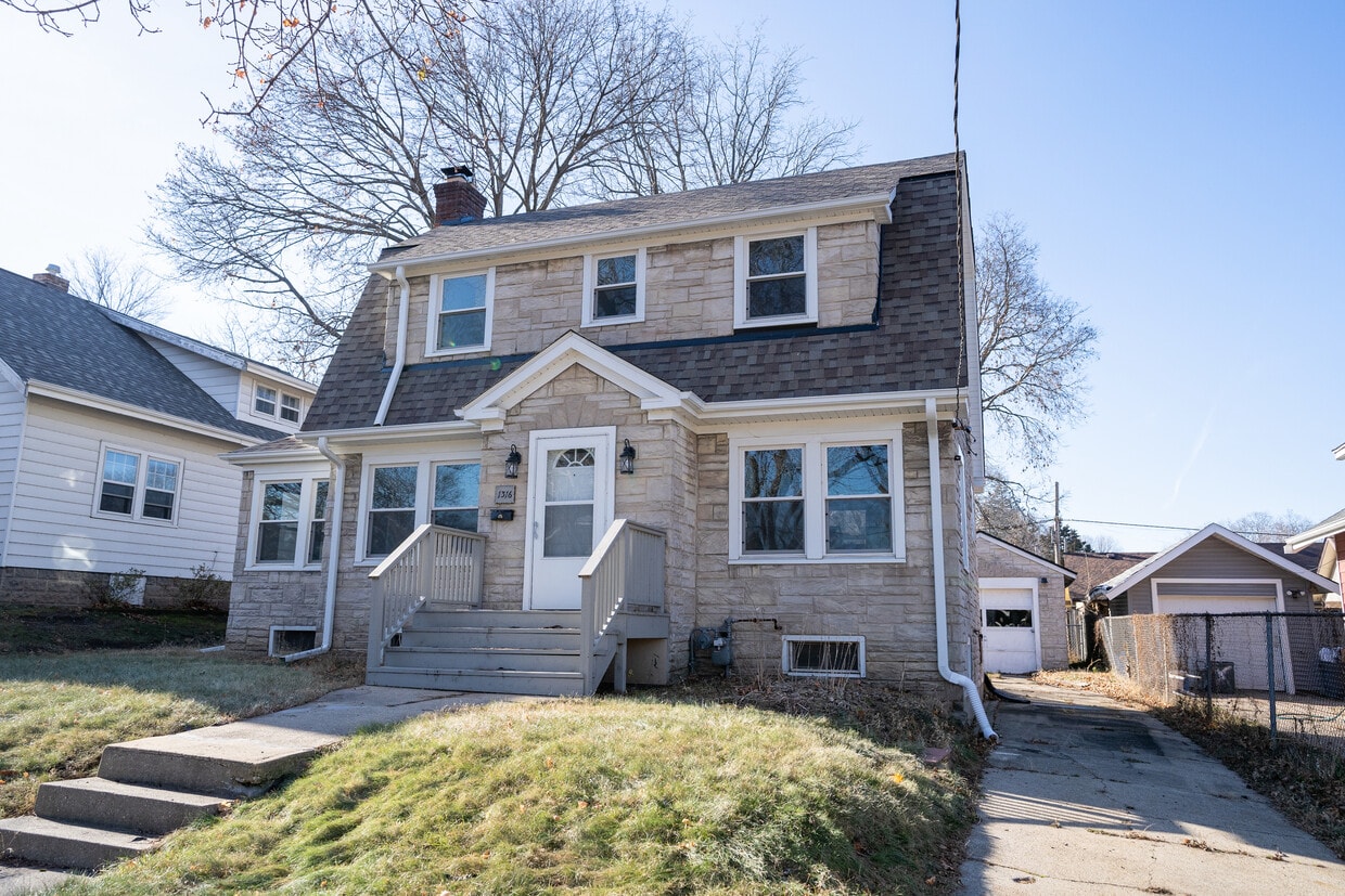 Primary Photo - 1316 Grant Ave