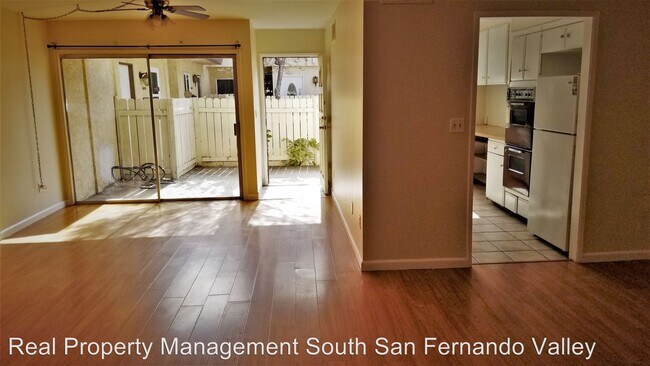 Foto del edificio - 3 br, 2.5 bath House - 8140 Canby Ave Unit 5