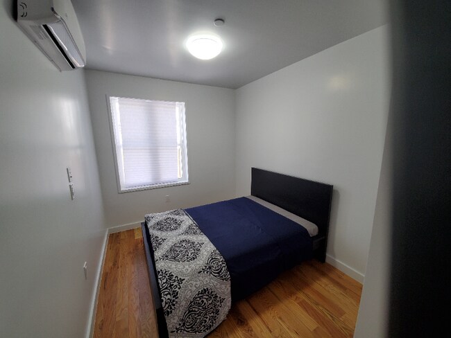 Foto del edificio - 1 Crosby Ave