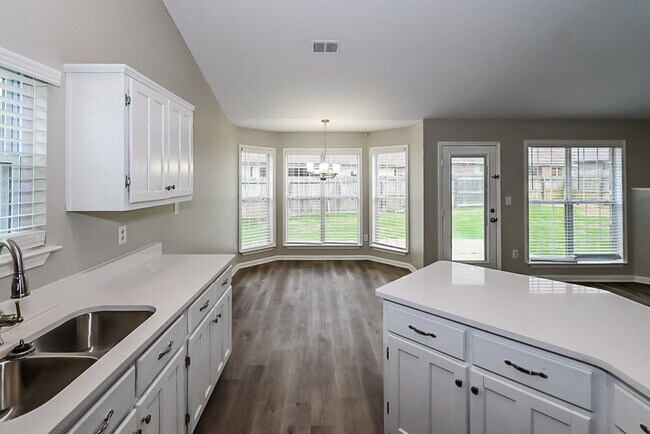 Building Photo - 1846 Clairmont Dr