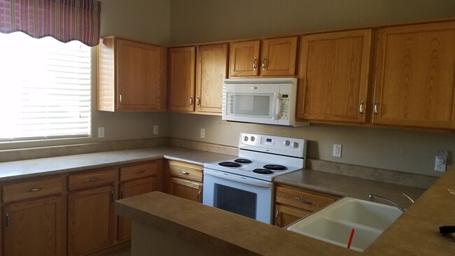 Kitchen - 4096 N Providence Rd