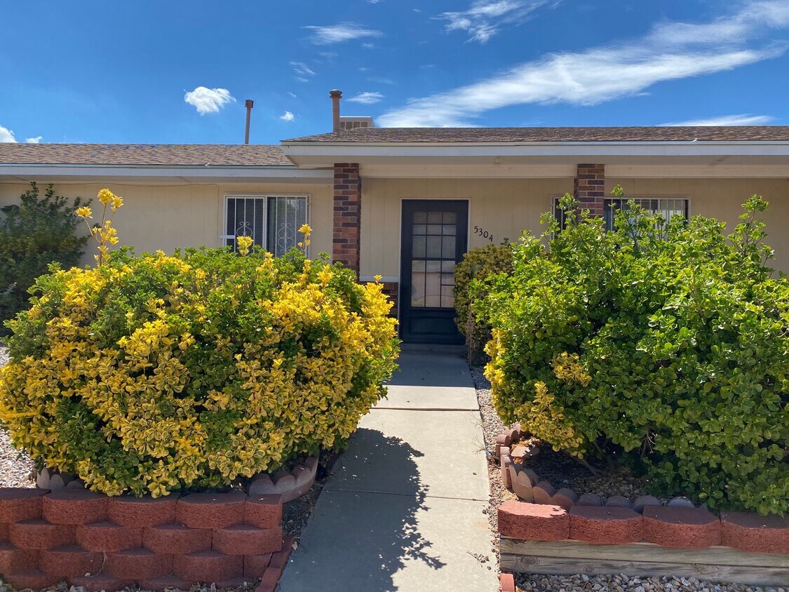 Foto principal - Coming Soon! Cozy 3 bedroom 2 bathroom Hom...