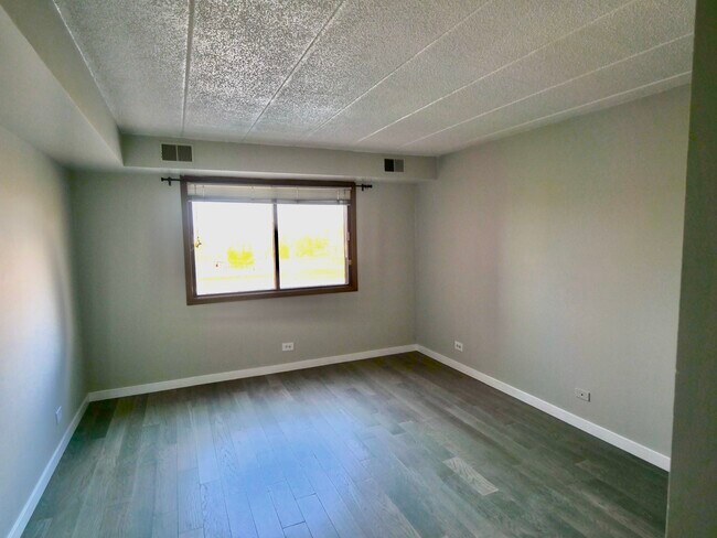 Foto del edificio - 5411 W Lawrence Ave