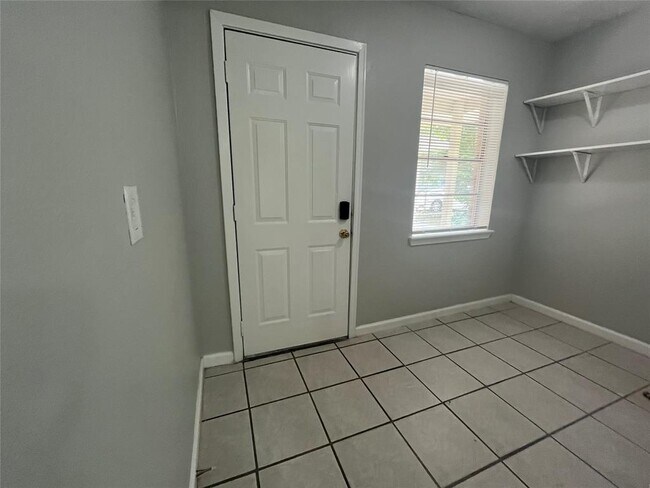 Foto del edificio - 2402 Fawnwood Ln