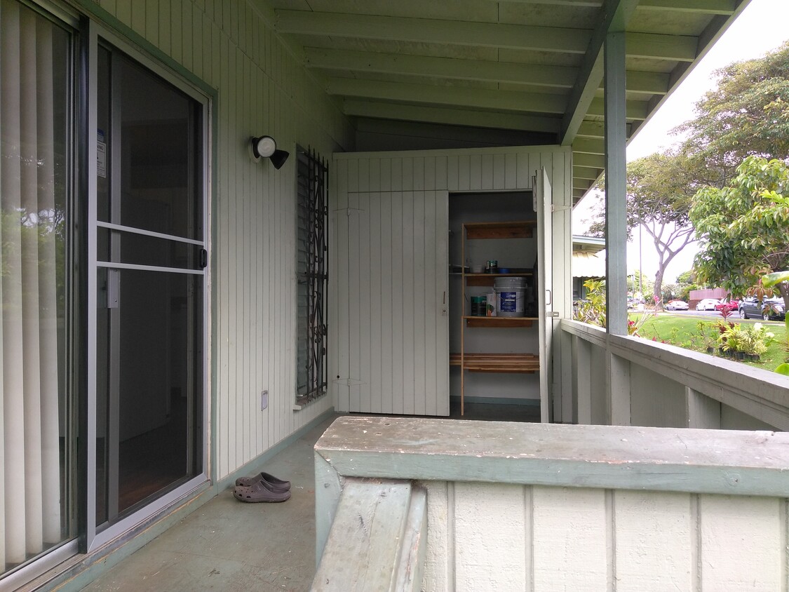 Back entrance/patio/ storage closet - 98 -401 Hookanike St. #A