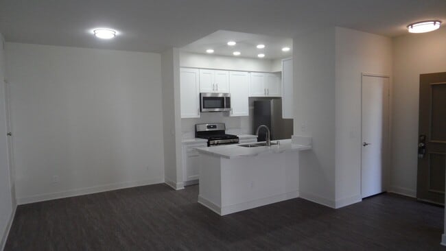 Photo - Remodeled, ground level, 1 bedroom, 1 bath condo in Lakeside Garden Grove Community