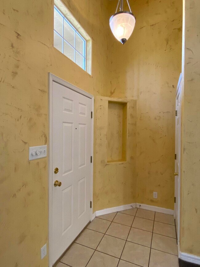 Building Photo - 12374 Paseo Lindo Dr